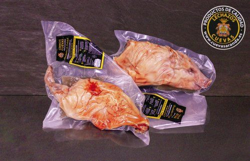 Cochinillo preasado entero Cuevas w